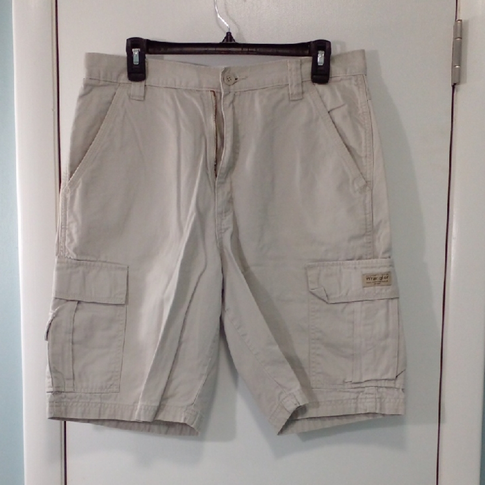 Wrangler Men's Light Gray Cargo Shorts